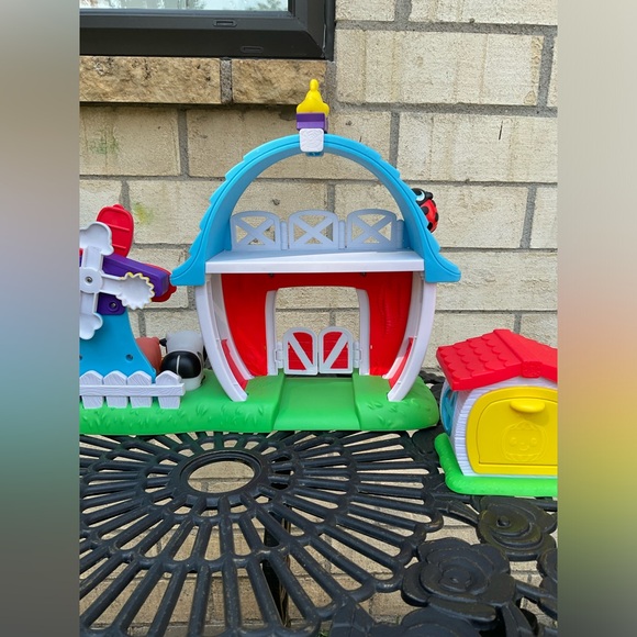 CoComelon Petting Farm Playset Sounds, Phrases and Musical for Kids and Toddlers - Picture 7 of 9